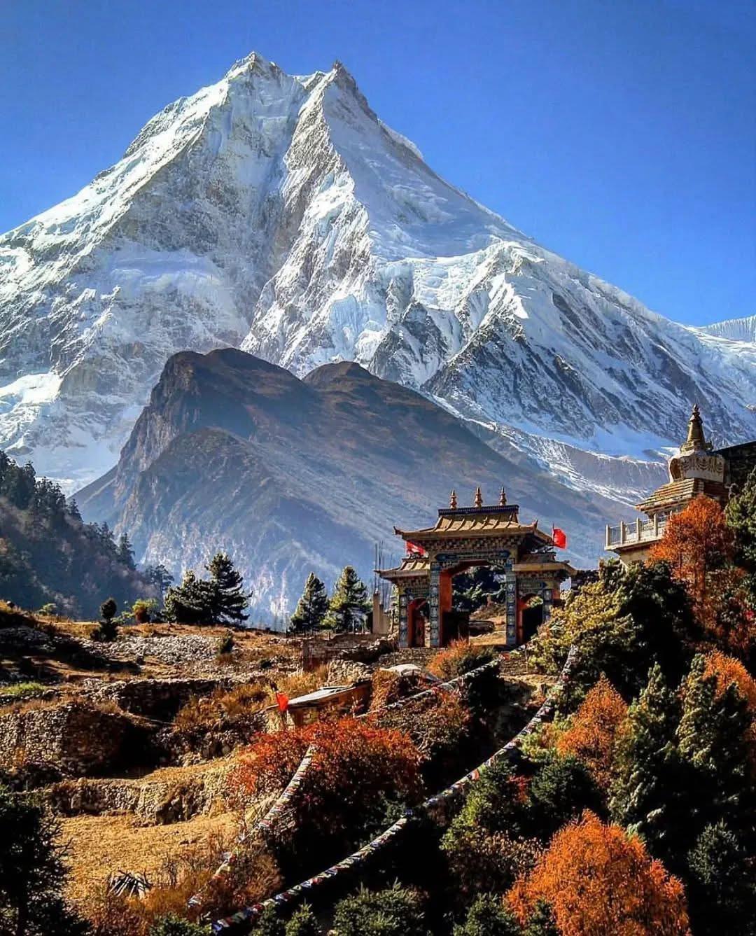 Best time for Manaslu circuit trek